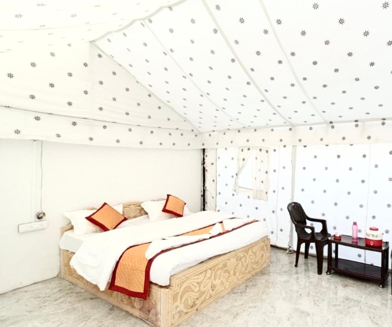 The Saffron Desert Camp Jaisalmer Eksteriør bilde